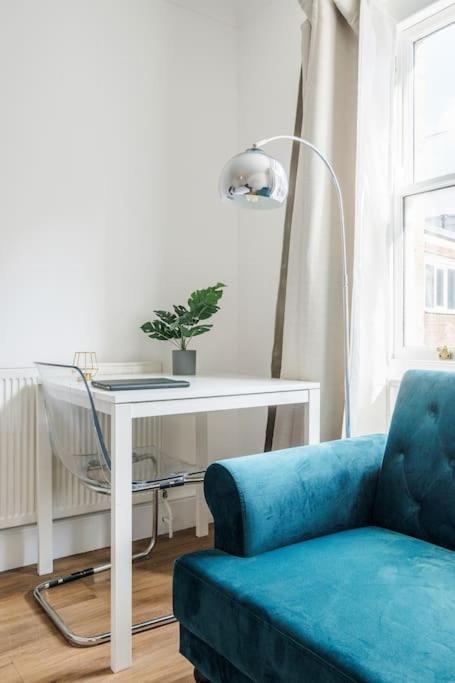 House 10 Mins To Tower Bridge Hot Tub & Parking Villa Londen Buitenkant foto