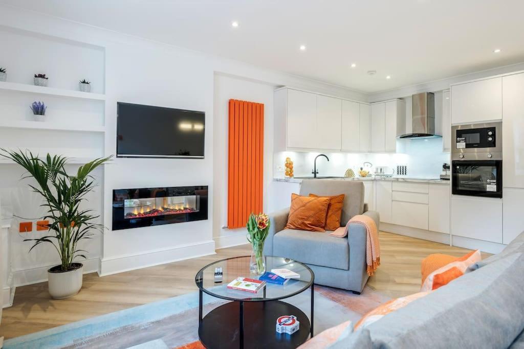 House 10 Mins To Tower Bridge Hot Tub & Parking Villa Londen Buitenkant foto