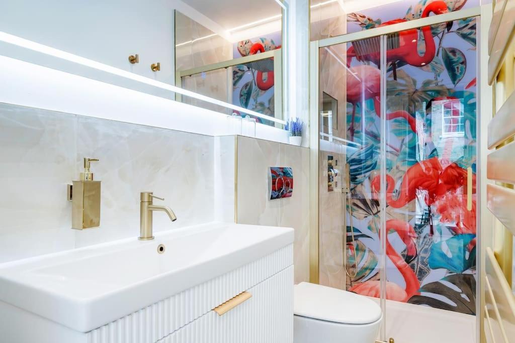 House 10 Mins To Tower Bridge Hot Tub & Parking Villa Londen Buitenkant foto