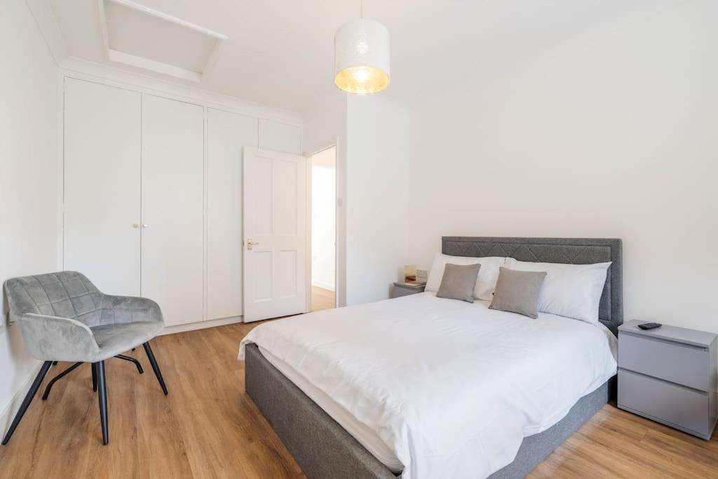 House 10 Mins To Tower Bridge Hot Tub & Parking Villa Londen Buitenkant foto
