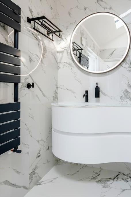 House 10 Mins To Tower Bridge Hot Tub & Parking Villa Londen Buitenkant foto